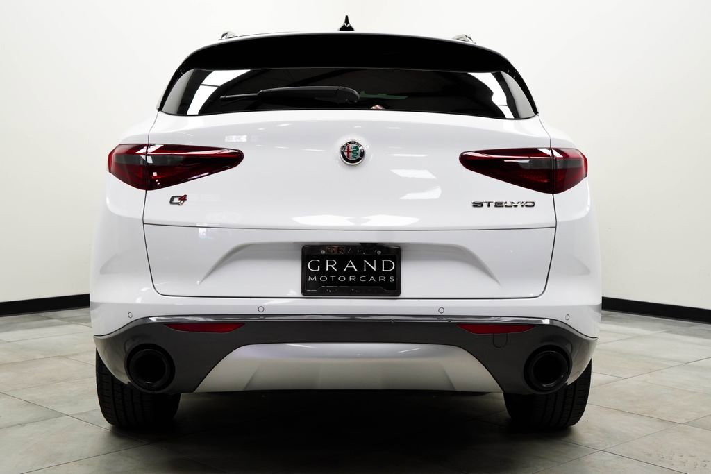 Used 2022 Alfa Romeo Stelvio Ti image 10