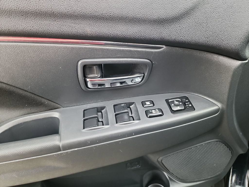 Used 2025 Mitsubishi Outlander Sport ES AWD/4WD image 14
