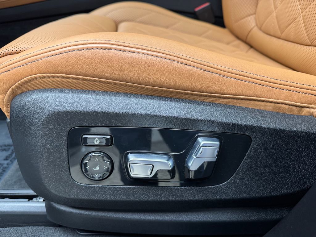 Certified 2024 BMW X7 xDrive40i w/ Climate Comfort Package image 11