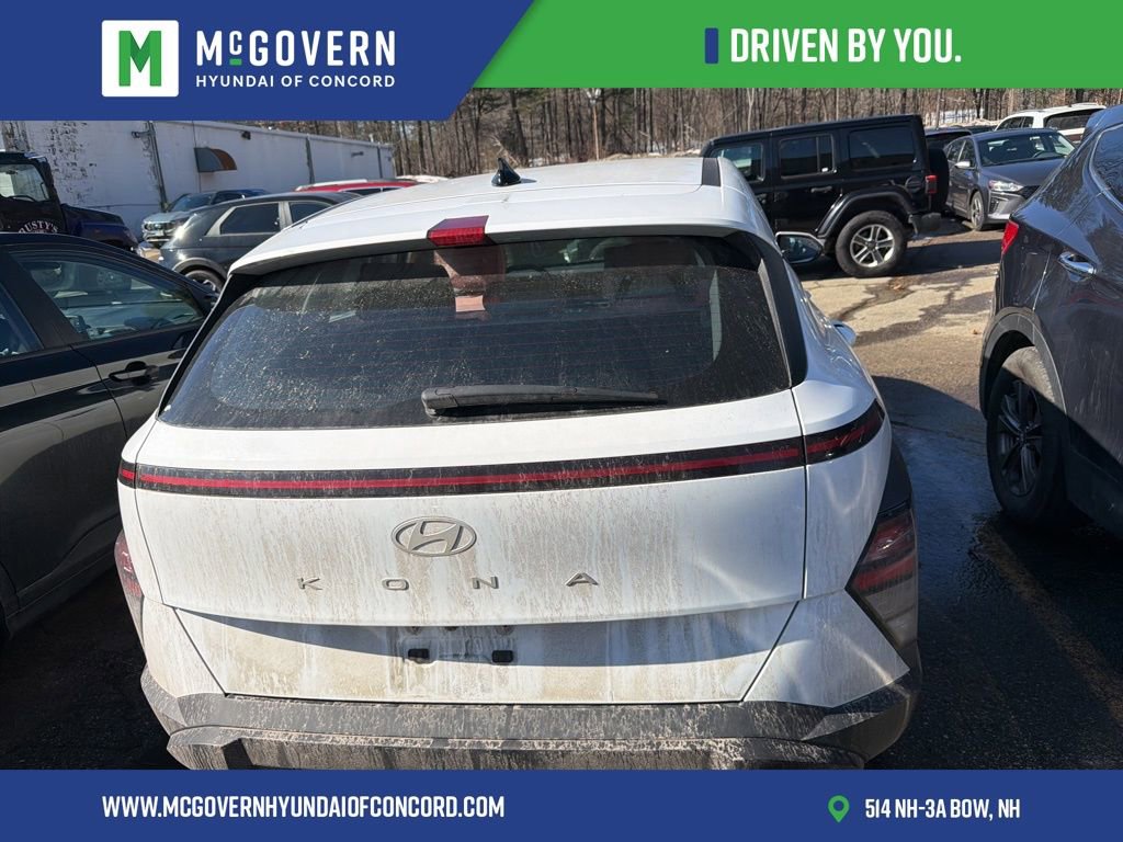 Used 2024 Hyundai Kona SE image 3