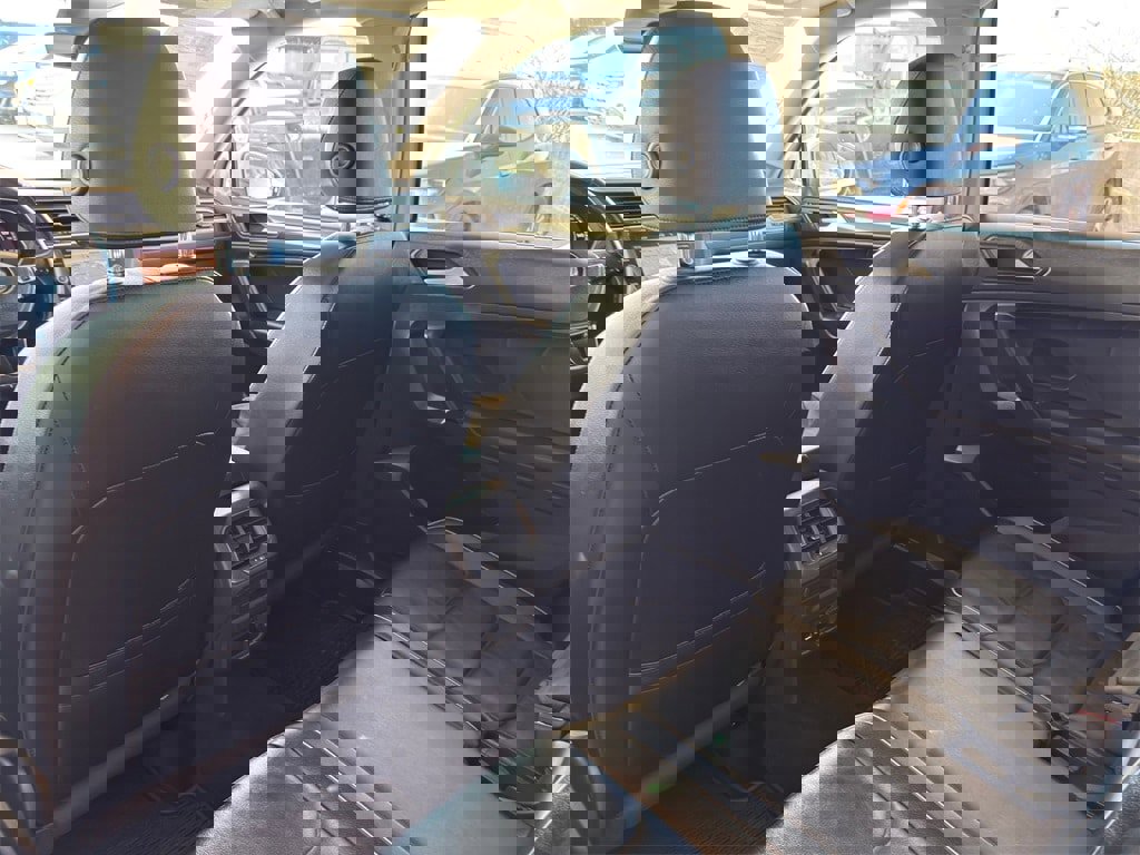 Used 2019 Volkswagen Tiguan SEL Premium image 30