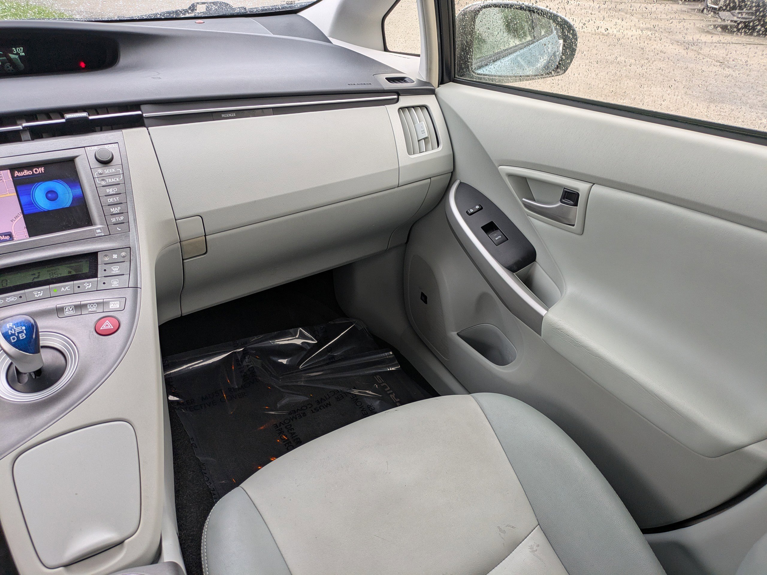 Used 2015 Toyota Prius Four image 16