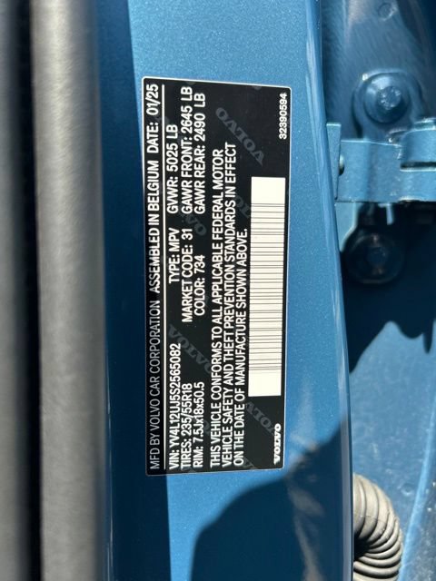 Certified 2025 Volvo XC40 B5 Core AWD/4WD image 29