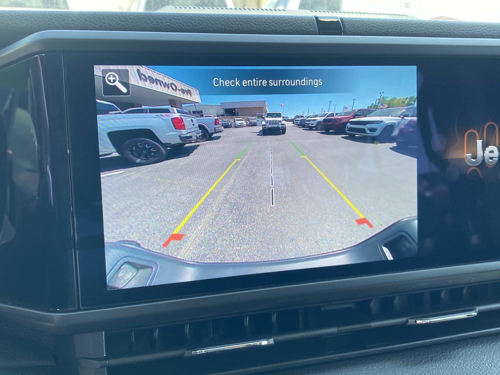 Used 2025 Jeep Gladiator Sport AWD/4WD image 29