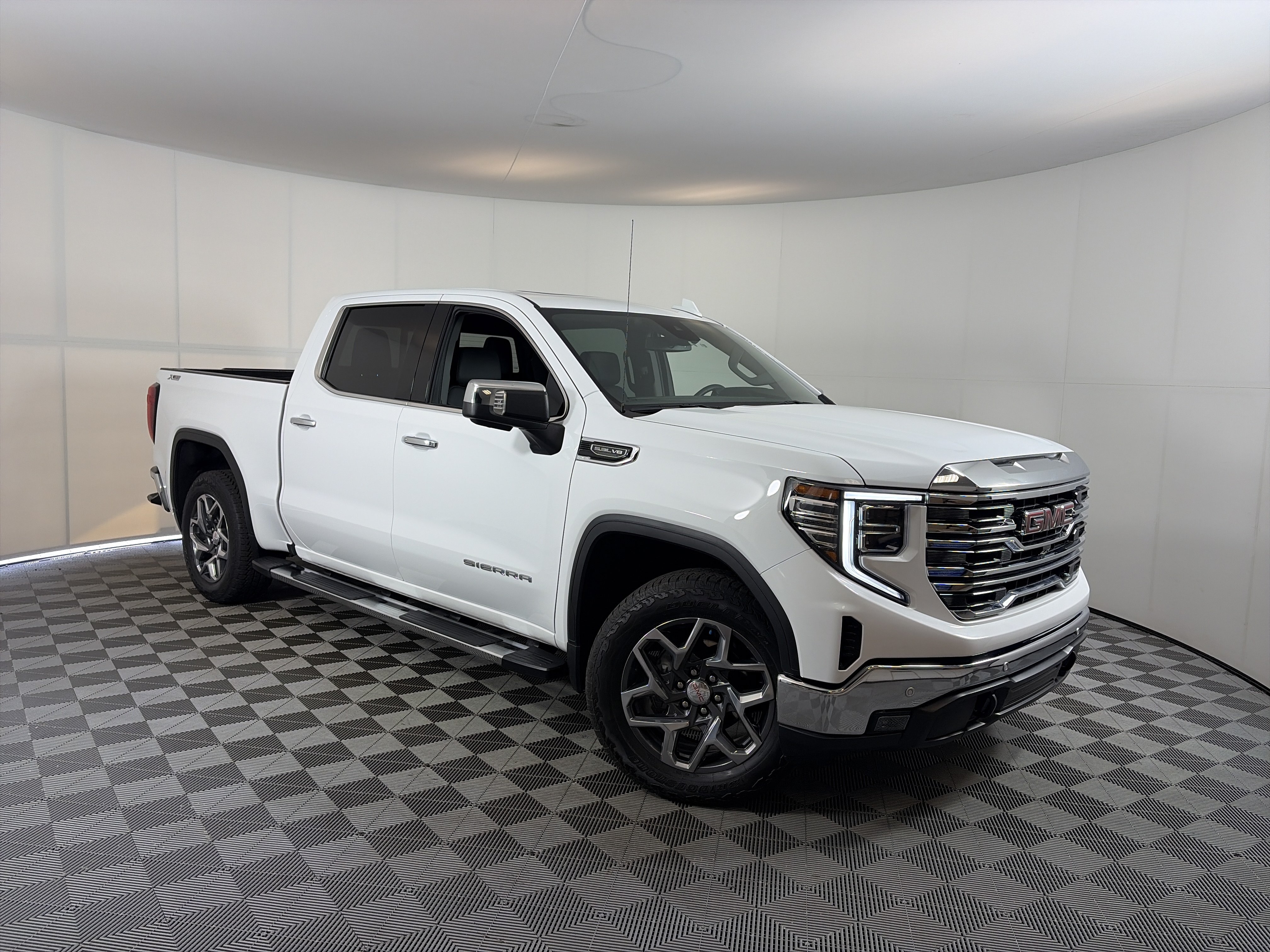 Used 2024 GMC Sierra 1500 SLT w/ SLT Premium Plus Package