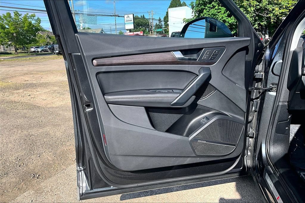 Used 2021 Audi Q5 e Premium Plus w/ Premium Plus Package AWD/4WD image 22