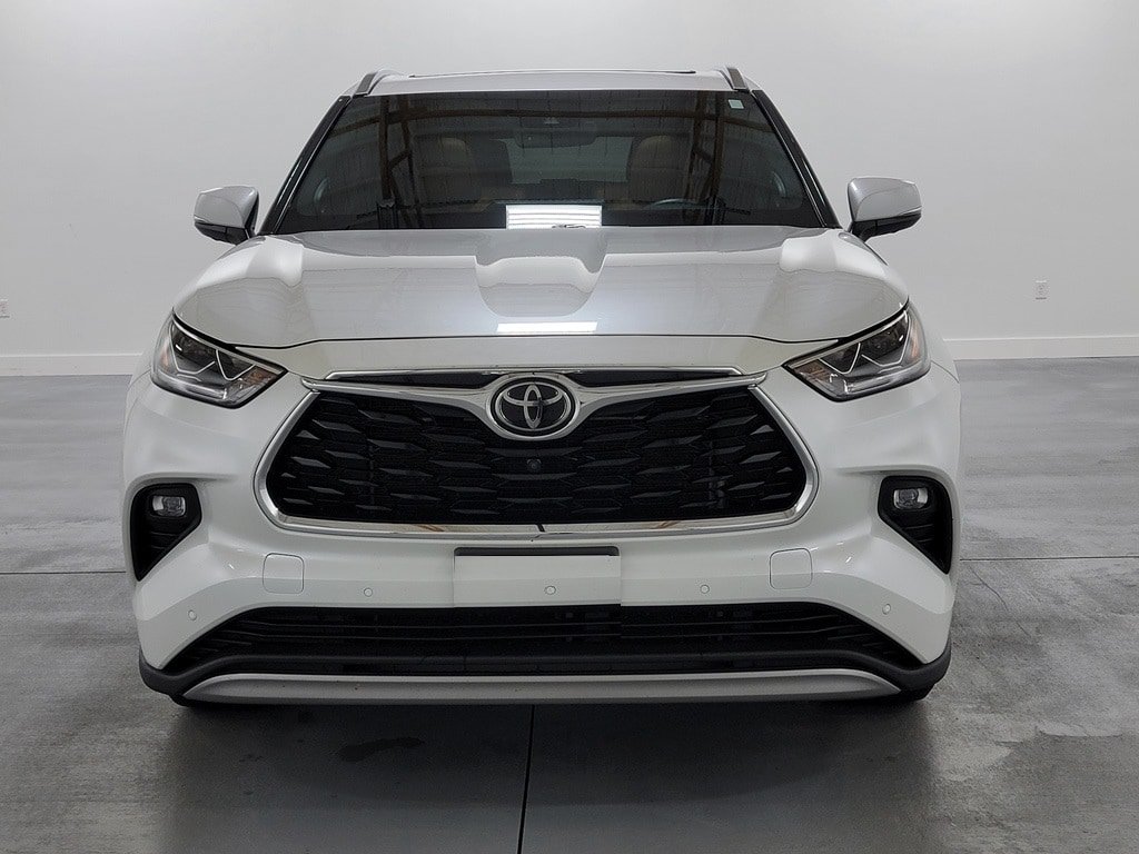 Used 2022 Toyota Highlander Platinum AWD/4WD image 3