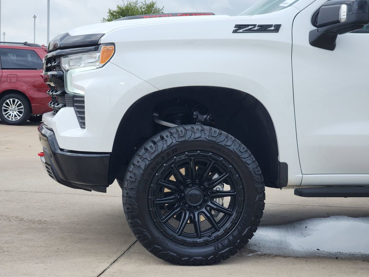 Used 2024 Chevrolet Silverado 1500 LT Trail Boss w/ Convenience Package II AWD/4WD image 8