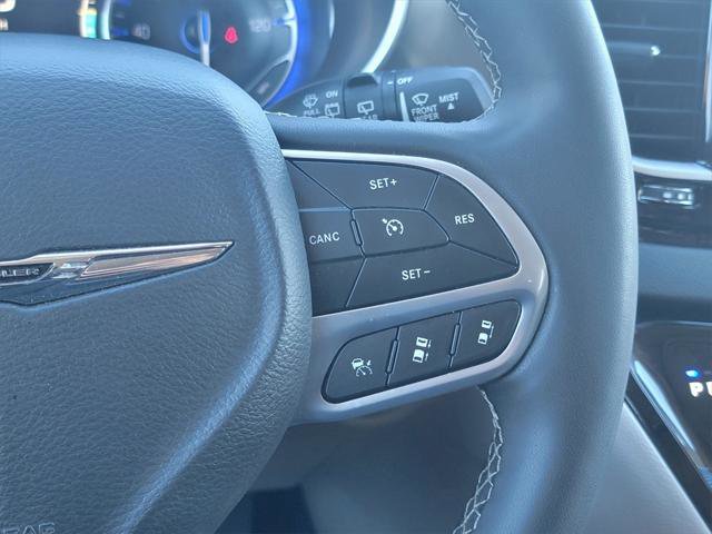 Certified 2023 Chrysler Pacifica Touring-L image 38