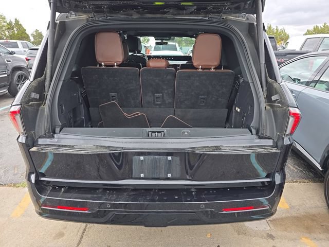 Used 2025 Lincoln Navigator Reserve AWD/4WD image 13