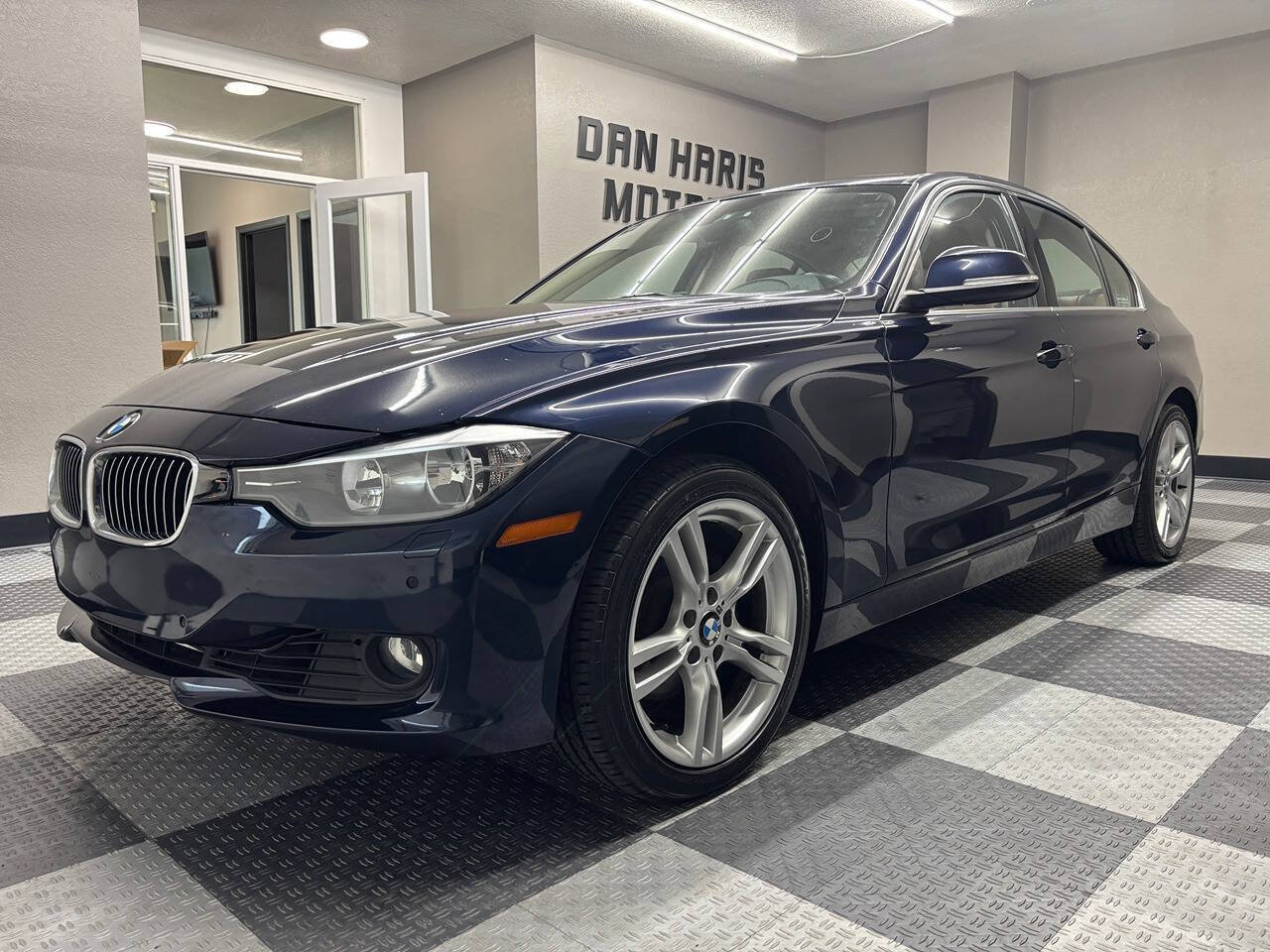 Used 2014 BMW 328i xDrive Sedan AWD/4WD image 2