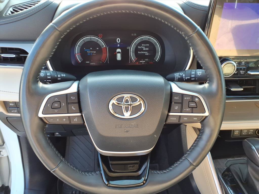 Used 2023 Toyota Highlander Platinum AWD/4WD image 29