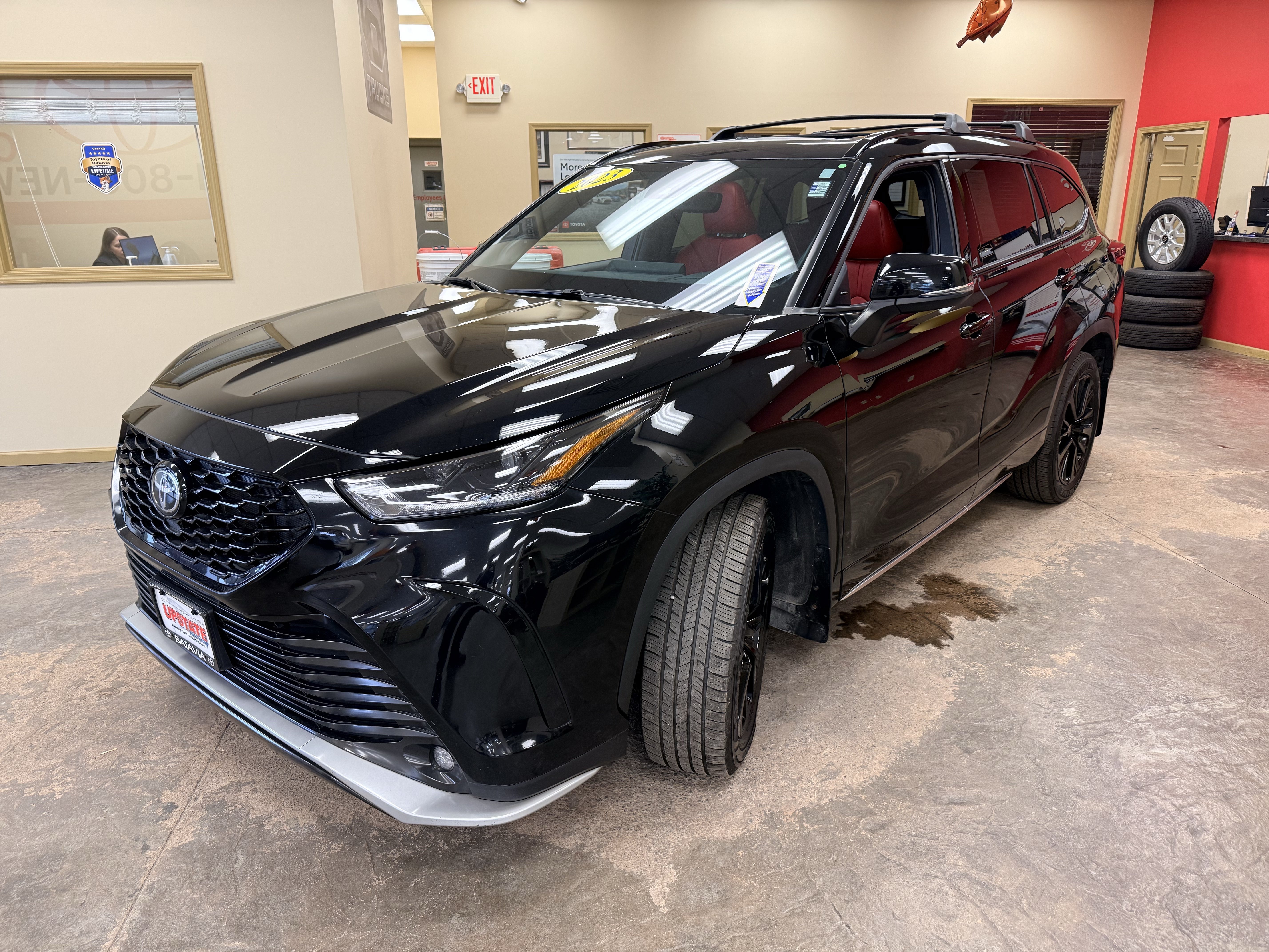 Used 2023 Toyota Highlander XSE AWD/4WD image 3