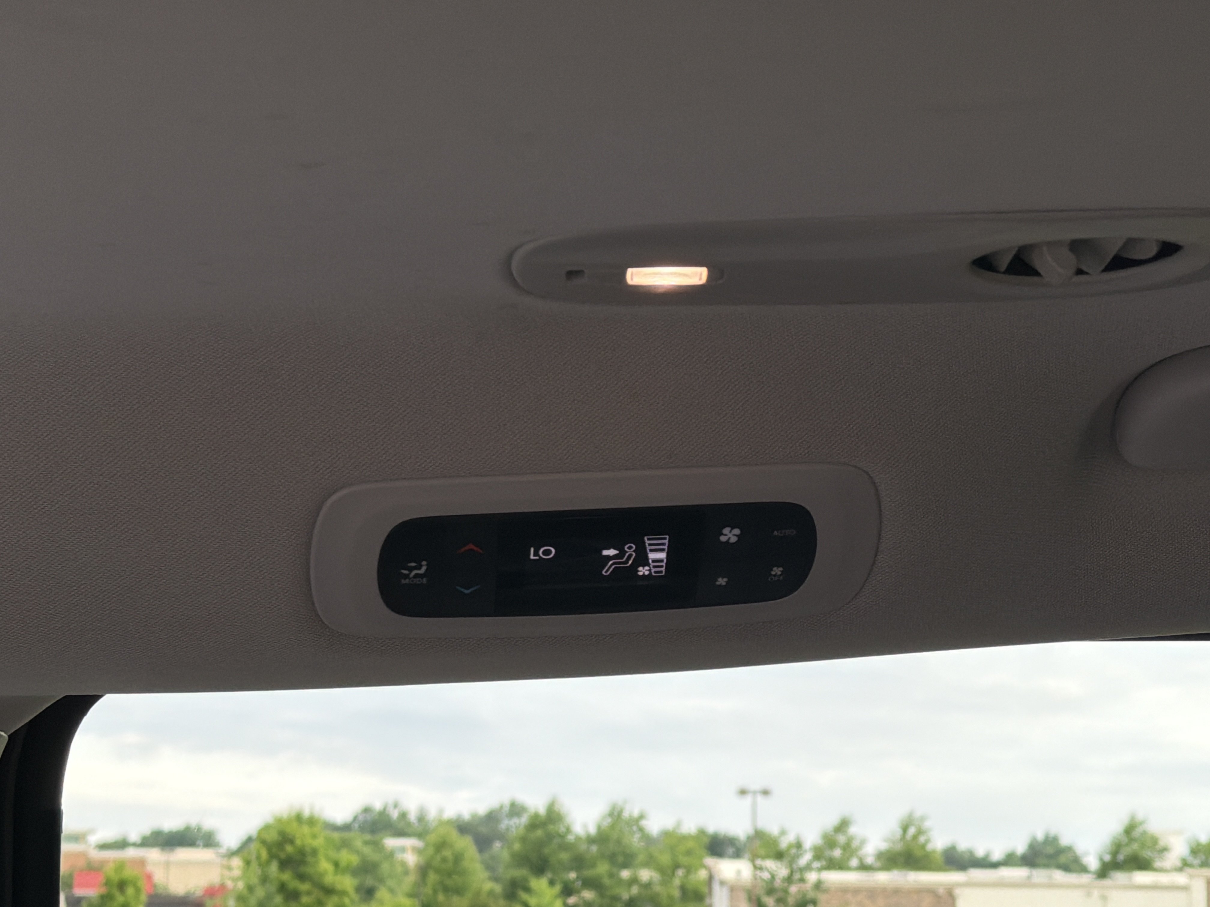 Used 2021 Chrysler Pacifica Touring-L FWD image 28