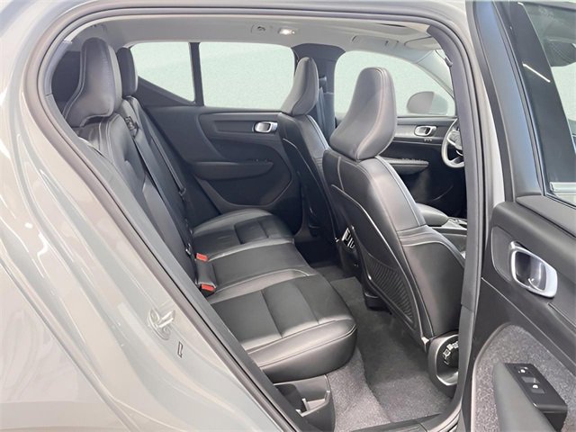 Used 2024 Volvo XC40 B5 Core image 13