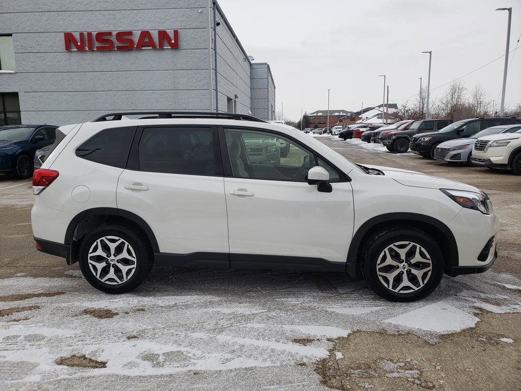 Used 2023 Subaru Forester Premium image 11