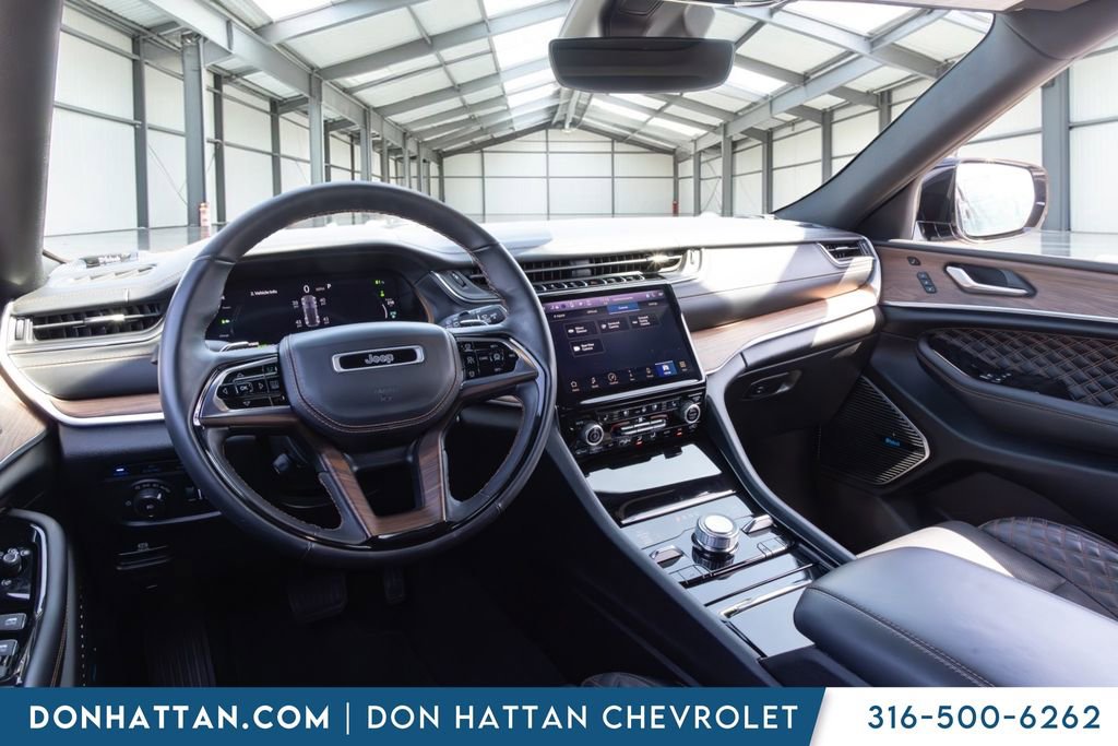 Used 2022 Jeep Grand Cherokee Summit AWD/4WD image 17