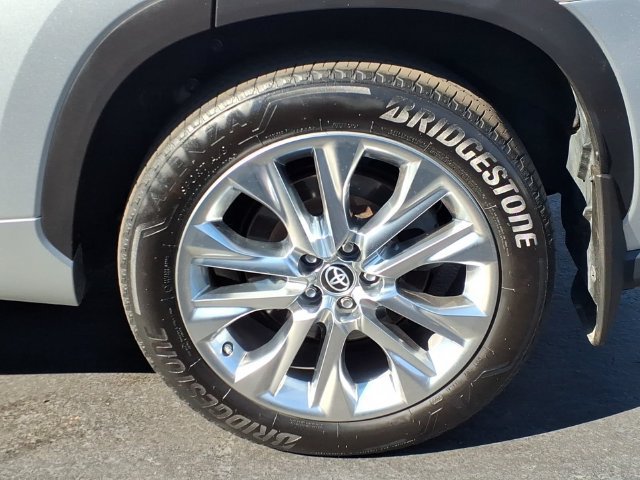 Used 2023 Toyota Highlander Limited AWD/4WD image 7