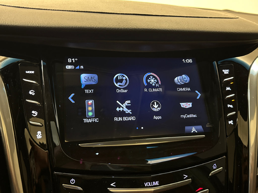 Used 2020 Cadillac Escalade Premium Luxury w/ Escalade Sport Edition AWD/4WD image 30