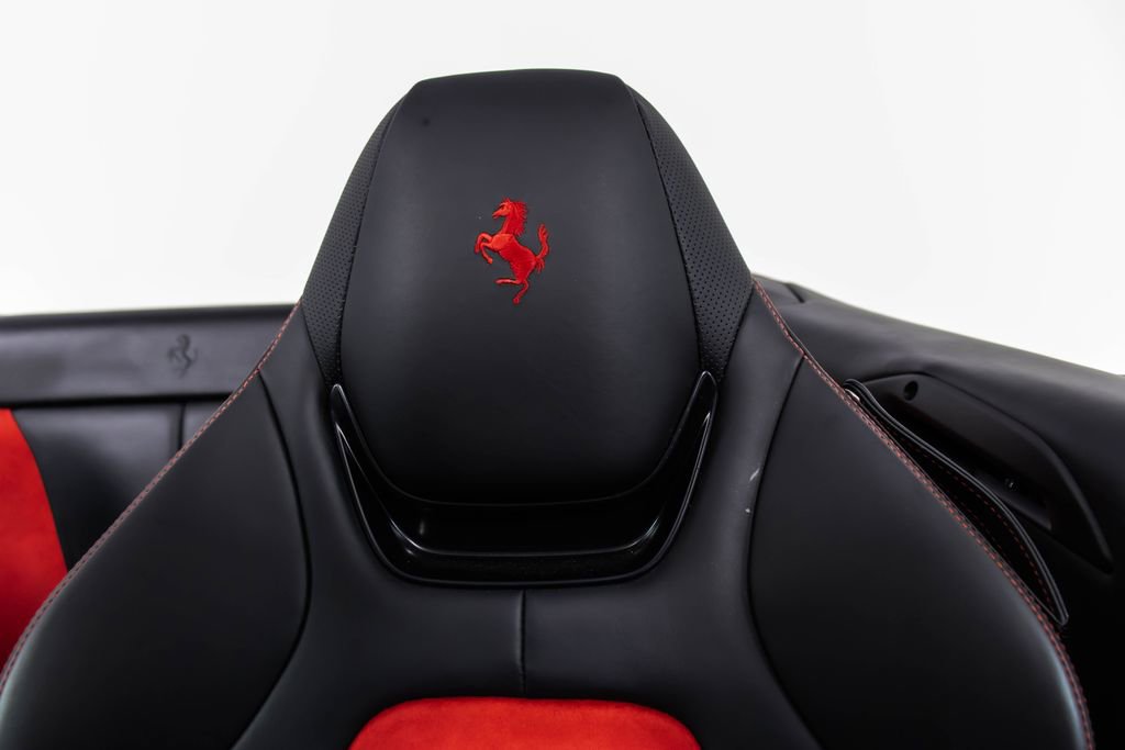 Used 2019 Ferrari Portofino RWD image 46