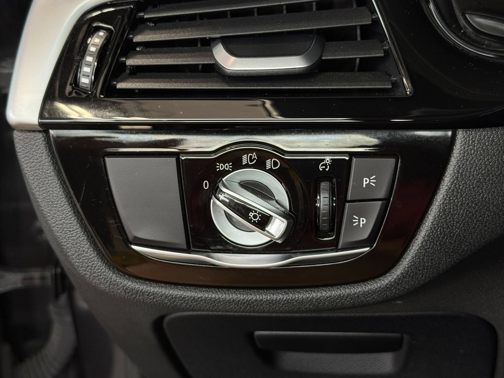 Used 2019 BMW 540i xDrive w/ Convenience Package AWD/4WD image 18