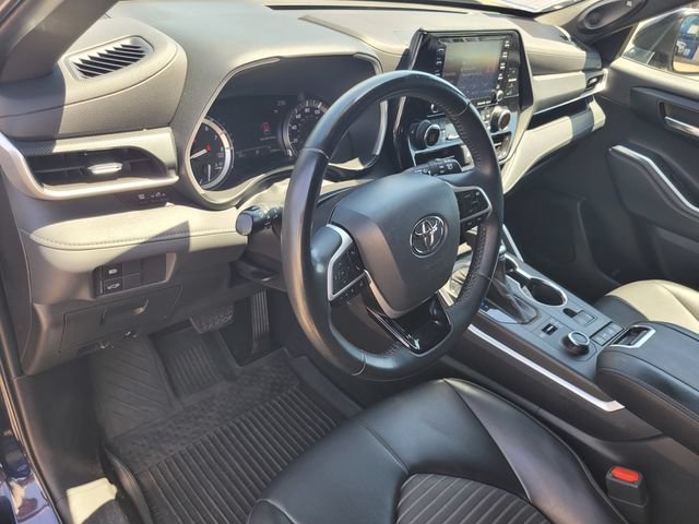 Used 2022 Toyota Highlander XSE AWD/4WD image 9