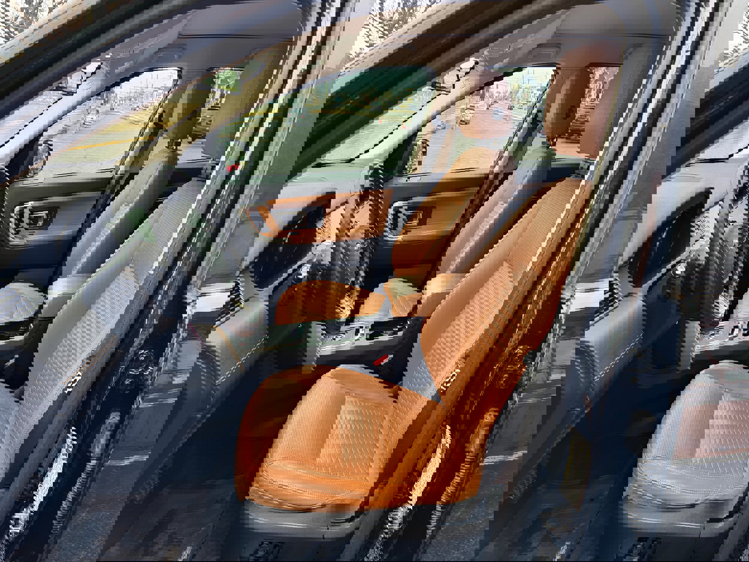 Used 2019 Land Rover Discovery Sport HSE Luxury image 8