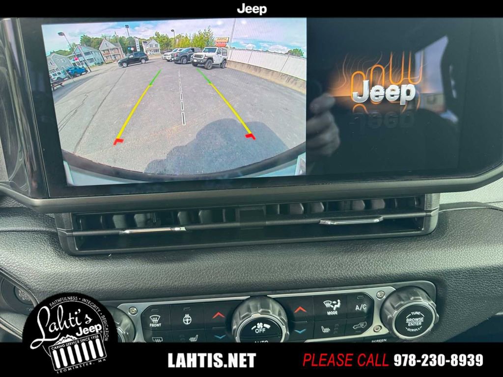 Used 2024 Jeep Wrangler Unlimited w/ Convenience Group image 19