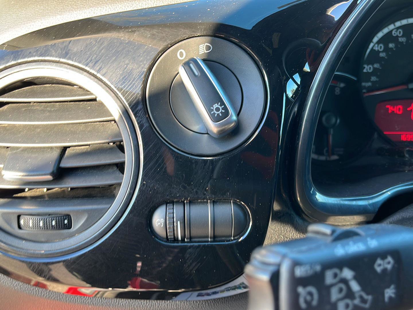 Used 2014 Volkswagen Beetle 2.5 image 14