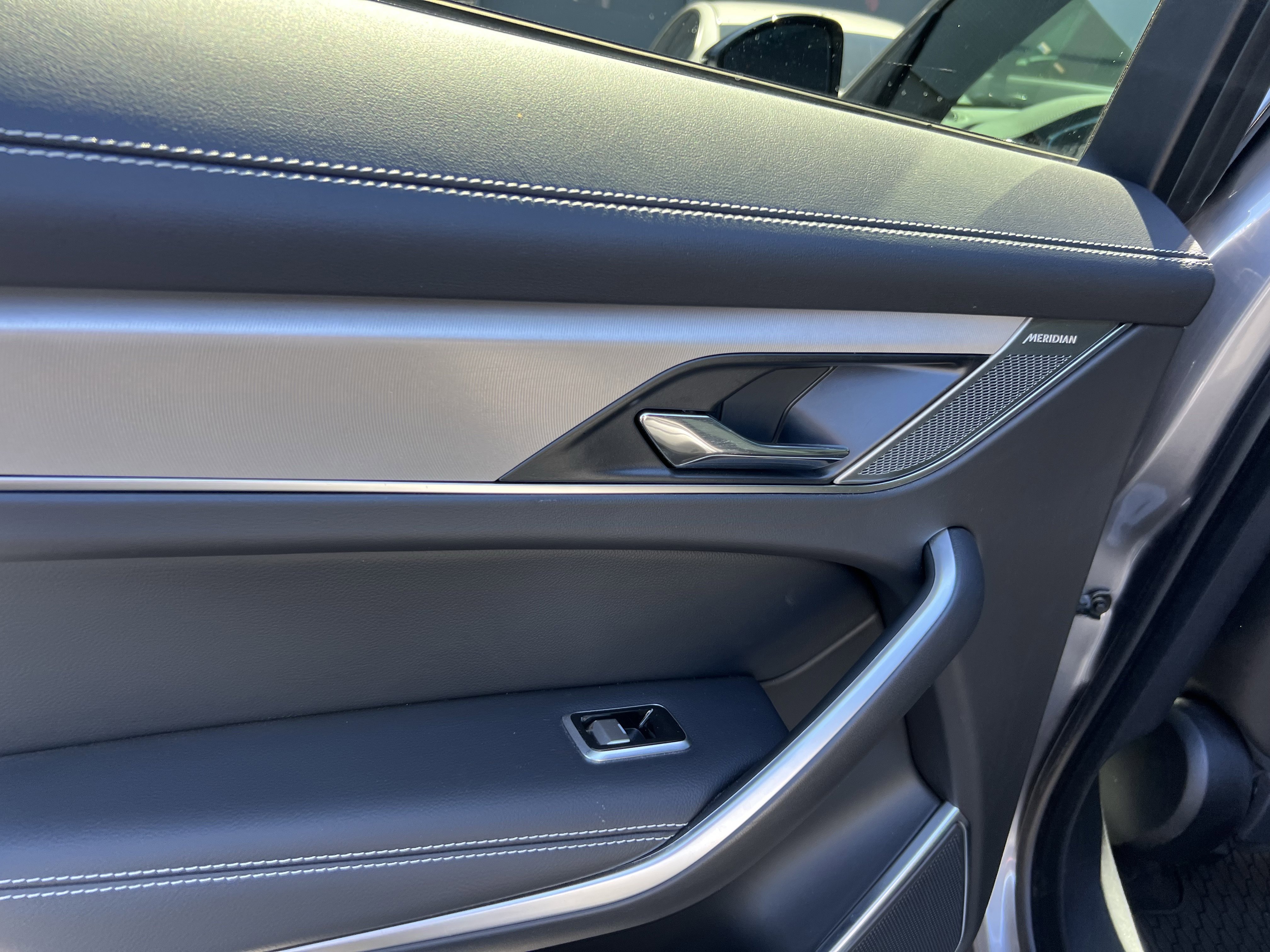 Certified 2025 Jaguar F-PACE R-Dynamic S image 27