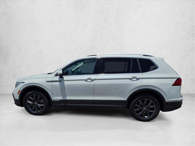 Used 2023 Volkswagen Tiguan SE w/ Panoramic Sunroof Package FWD image 9