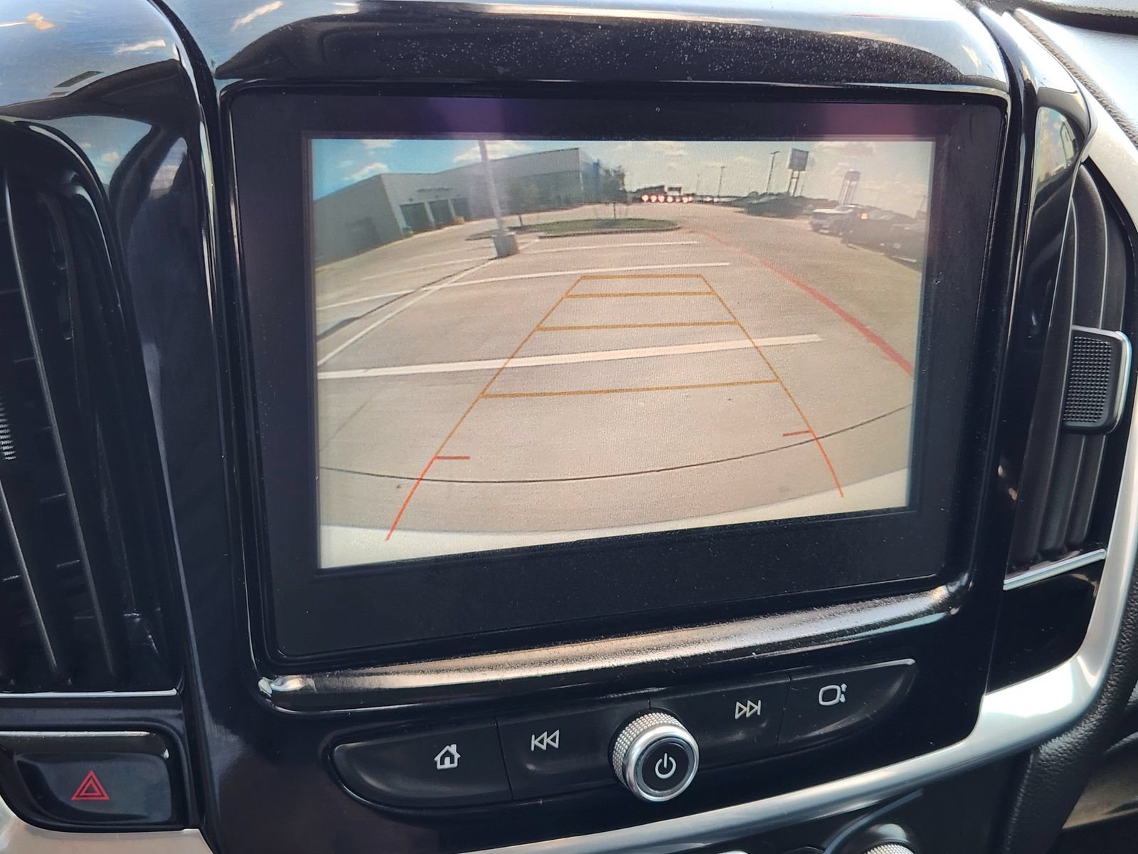 Used 2019 Chevrolet Traverse LT FWD image 19