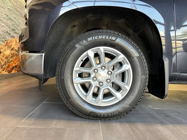 Used 2022 Chevrolet Silverado 1500 LT AWD/4WD image 35