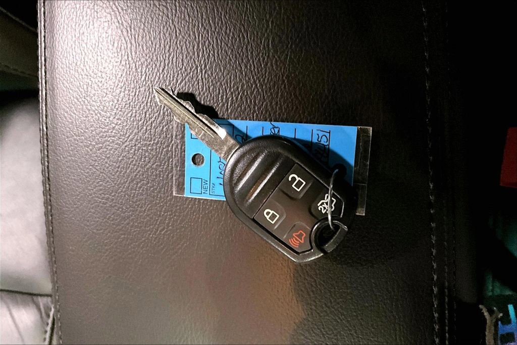 Used 2015 Ford Explorer XLT w/ Equipment Group 202A FWD image 28