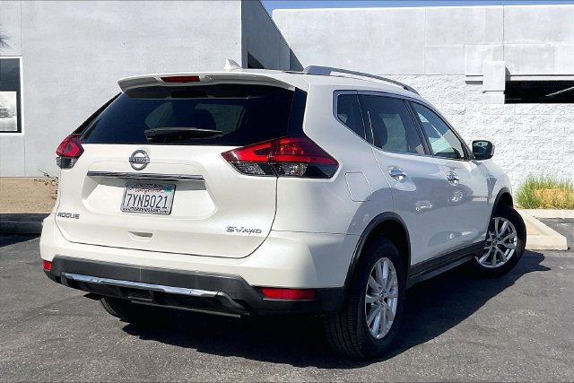 Used 2017 Nissan Rogue SV AWD/4WD image 13