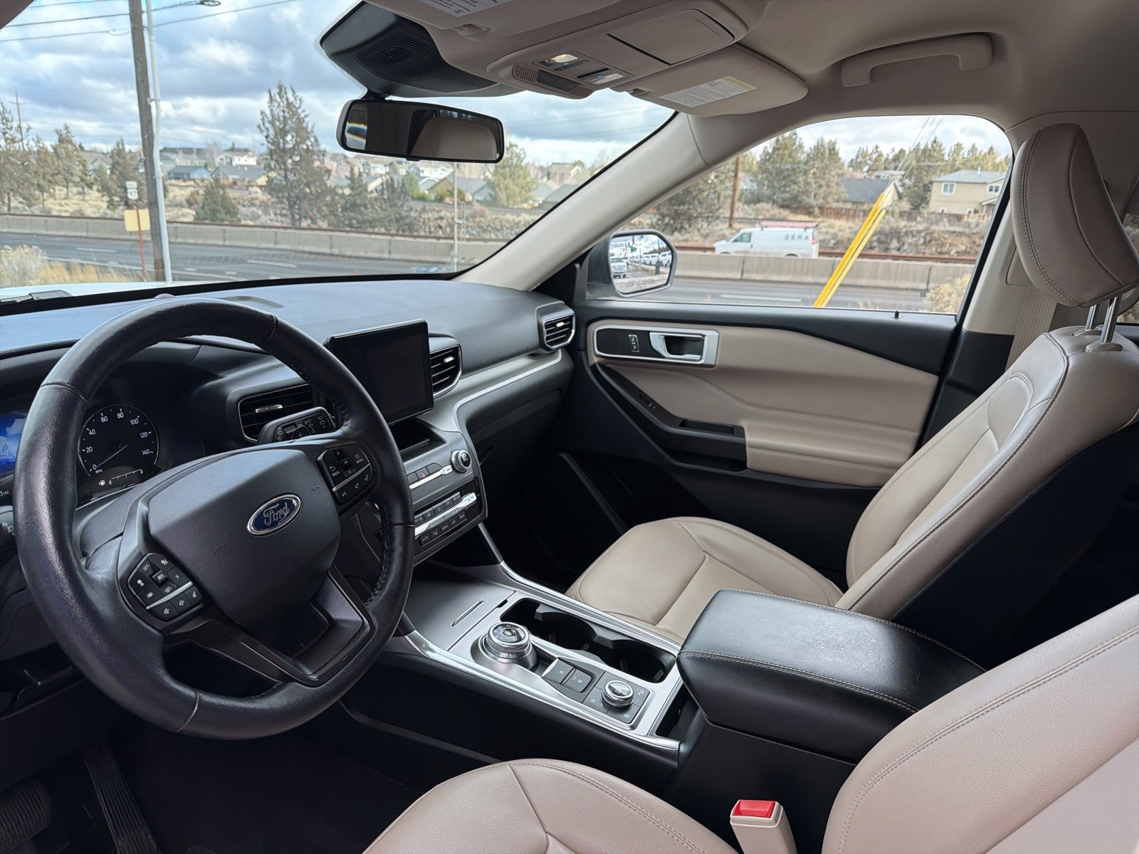 Used 2020 Ford Explorer XLT w/ Equipment Group 202A image 11