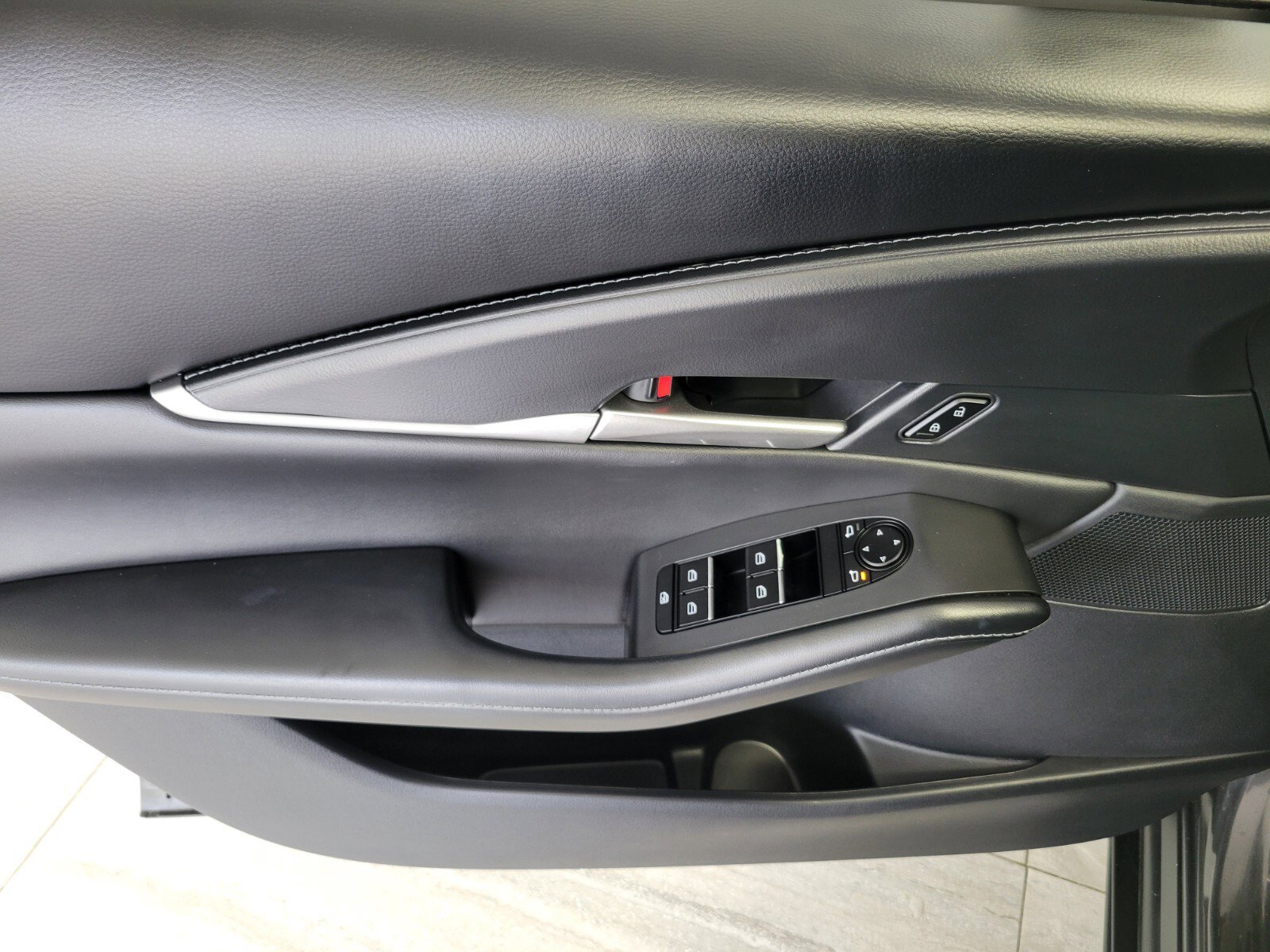 Used 2023 MAZDA CX-30 AWD 2.5 S w/ Select Package image 17