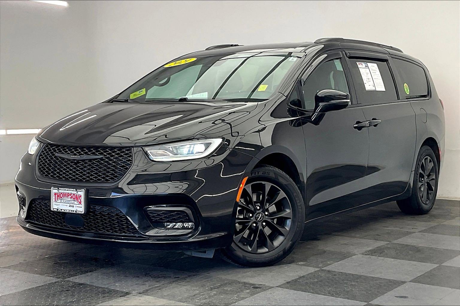 Used 2021 Chrysler Pacifica Touring-L w/ S Appearance Package FWD image 12