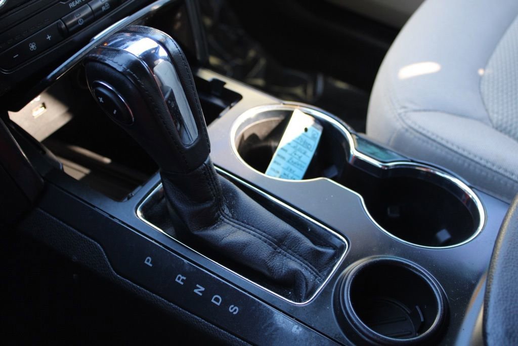 Used 2018 Ford Explorer XLT image 38