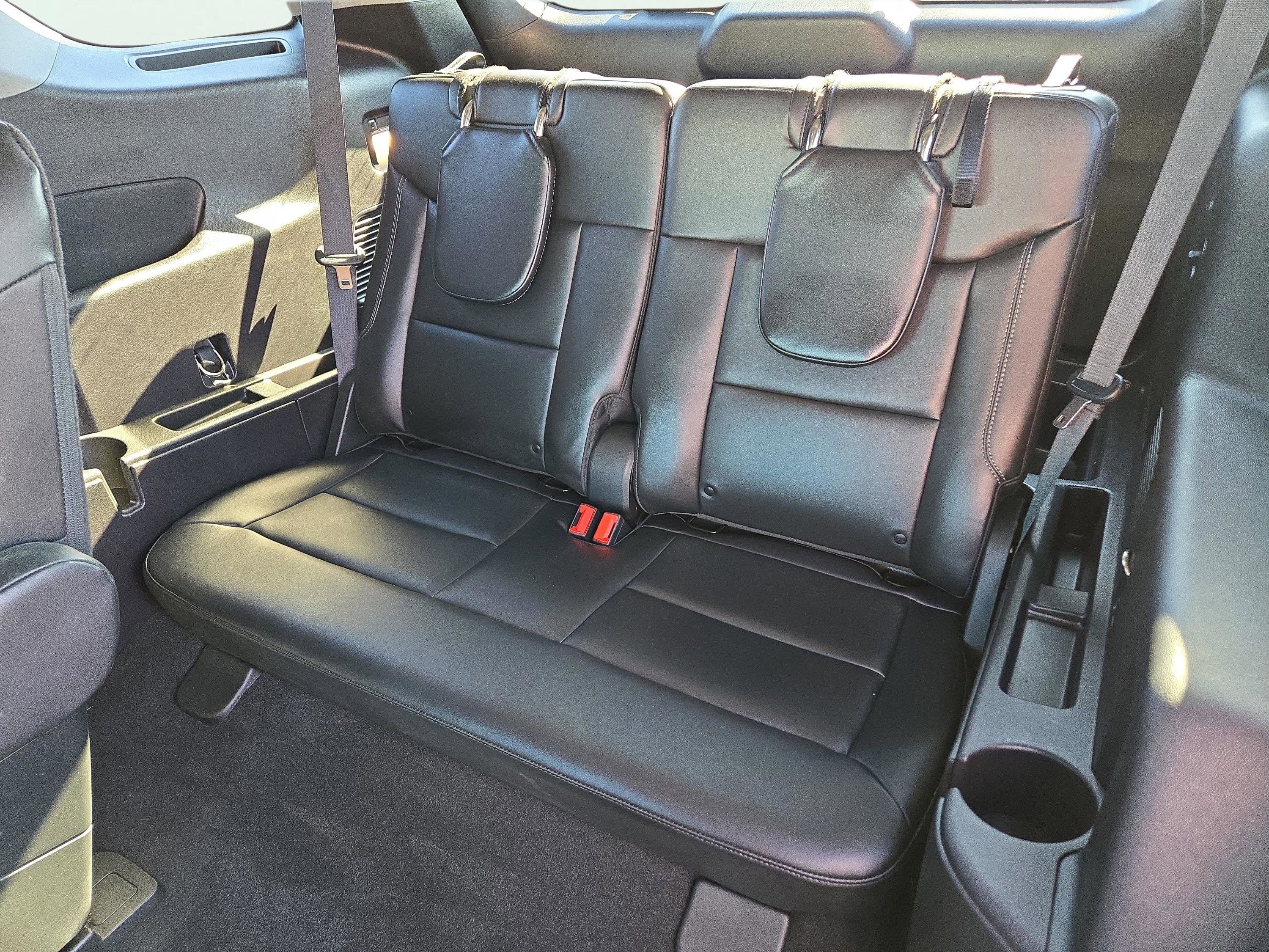 Used 2022 Ford Explorer XLT w/ Equipment Group 202A image 18