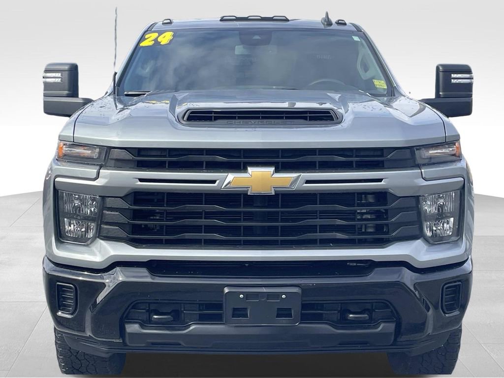 Used 2024 Chevrolet Silverado 2500 Custom w/ Custom Value Package image 9