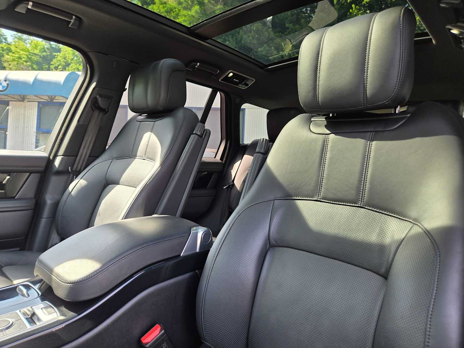 Used 2019 Land Rover Range Rover Supercharged AWD/4WD image 23