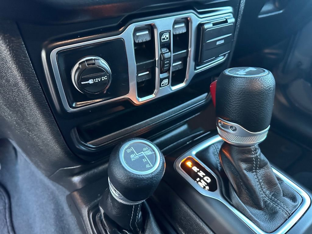 Used 2024 Jeep Wrangler Unlimited Sahara AWD/4WD image 21