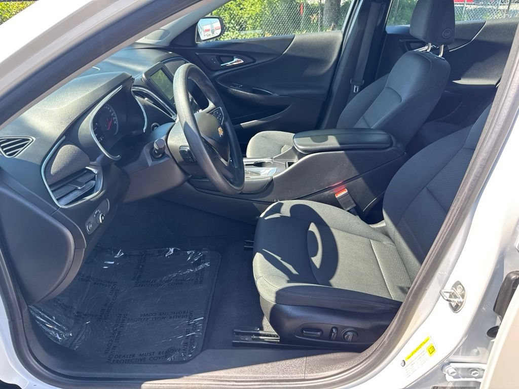 Used 2017 Chevrolet Malibu LT FWD image 13