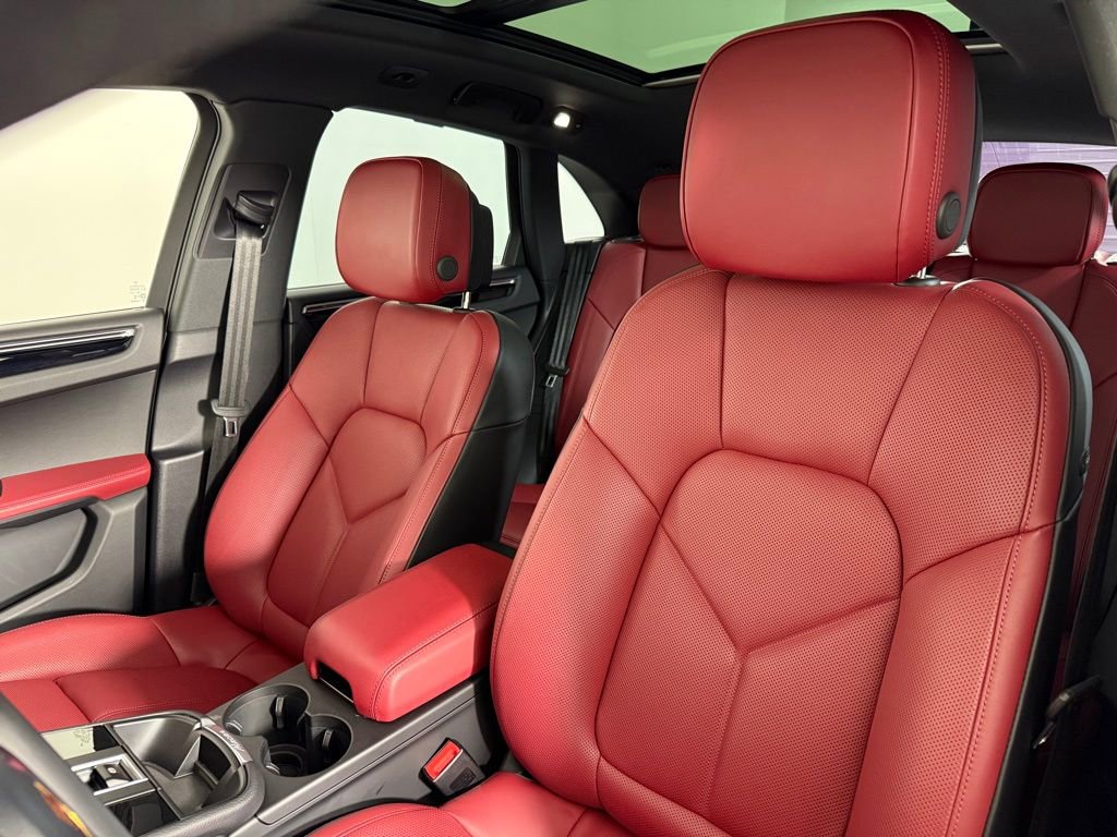 Certified 2026 Porsche Macan Turbo image 5