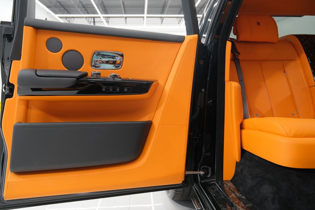 Used 2025 Rolls-Royce Phantom Sedan RWD image 60