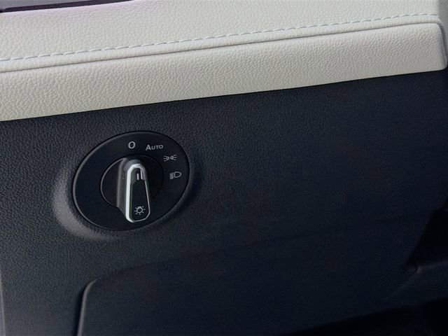 Used 2025 Volkswagen Taos SEL image 10