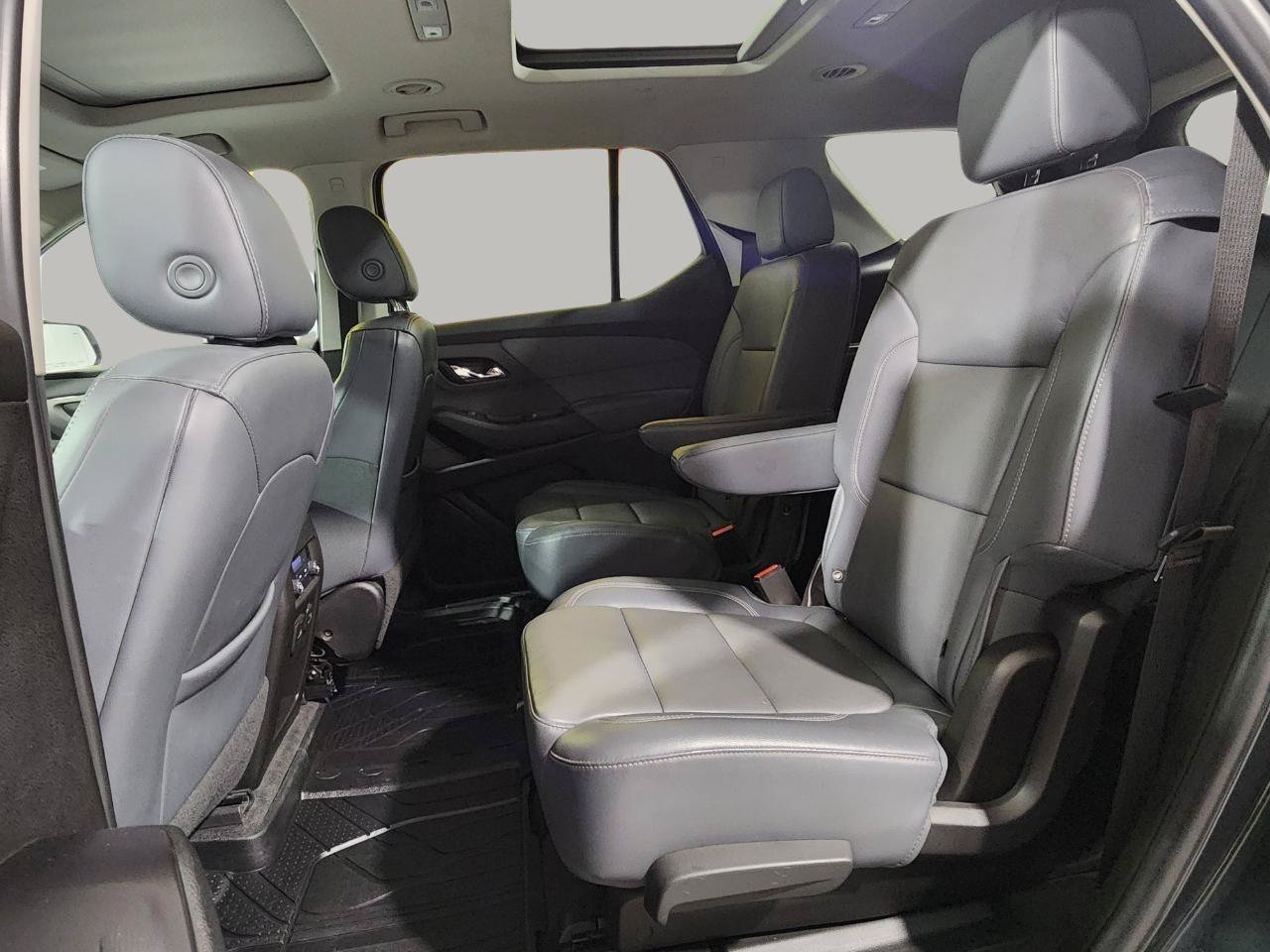 Used 2019 Chevrolet Traverse LT w/ LT Premium Package AWD/4WD image 30