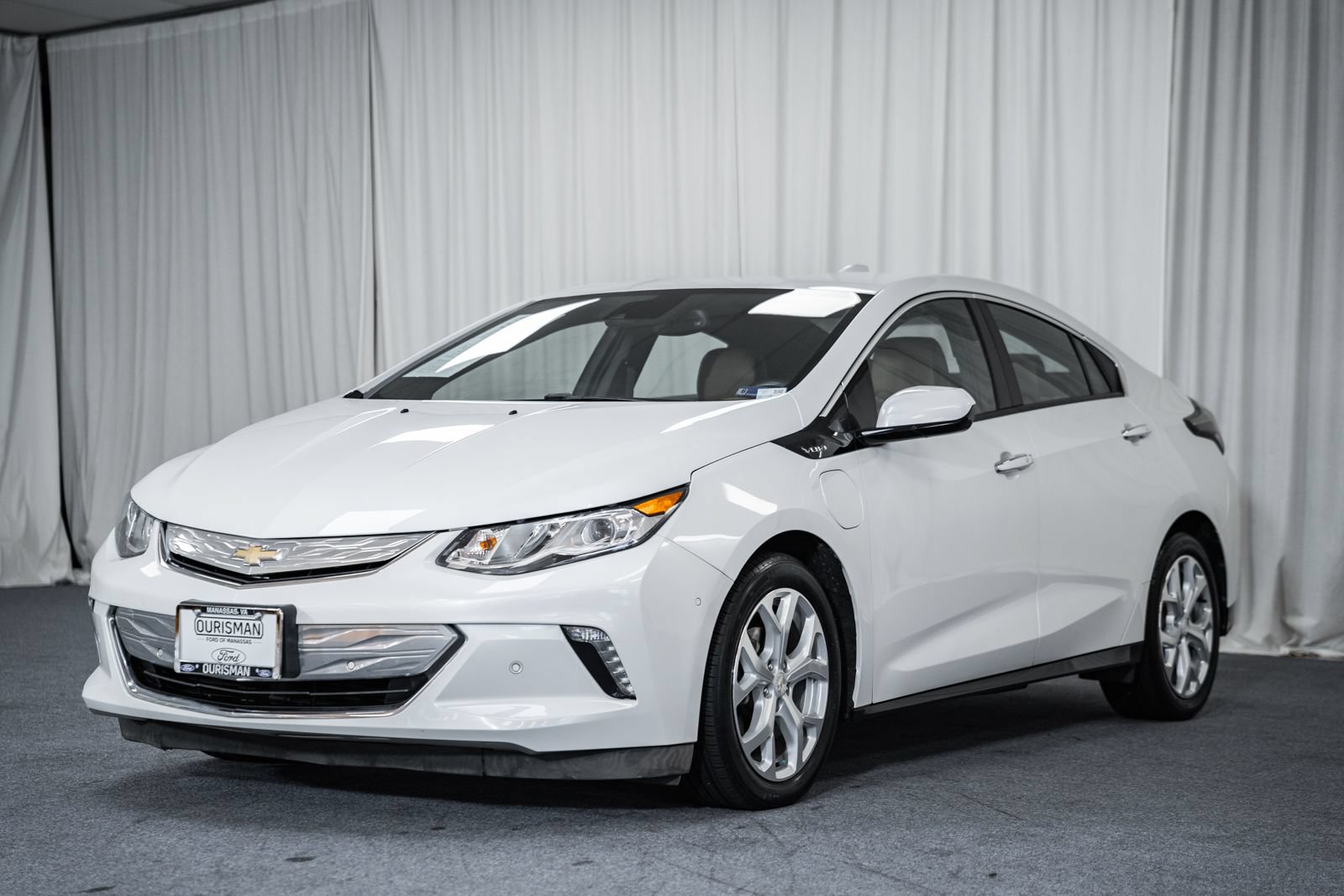 Used 2016 Chevrolet Volt Premier w/ Driver Confidence Package FWD image 3