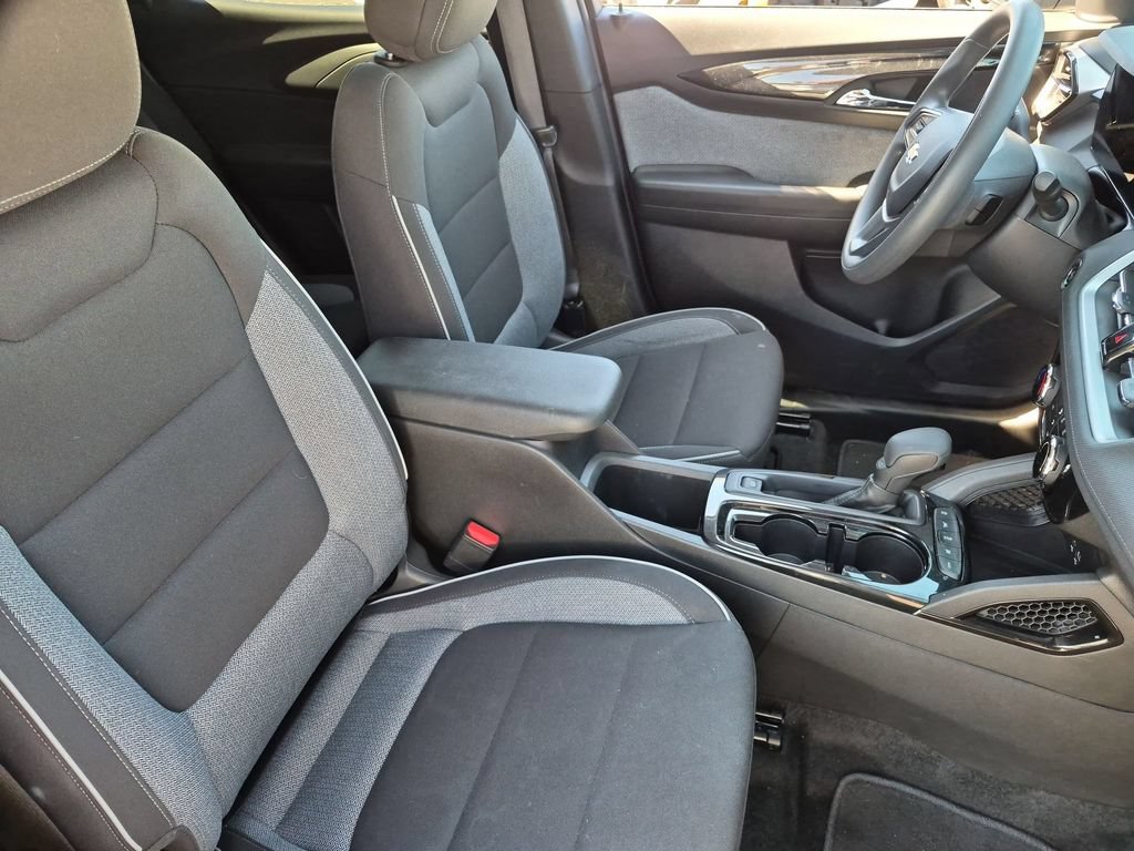 Used 2025 Chevrolet TrailBlazer LT AWD/4WD image 30